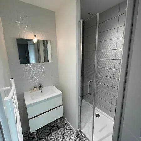 Apartment Superbes De Charme, Lumineux Et Climatises En Plein Centre *